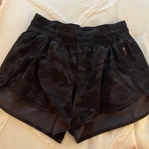 Lululemon camo tracker shorts - 4”